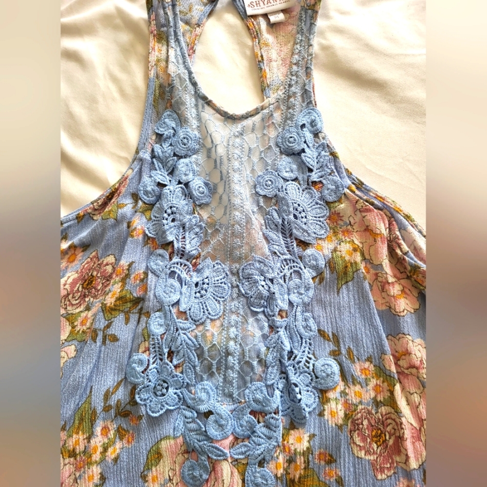 🌸 beautiful shyanne top